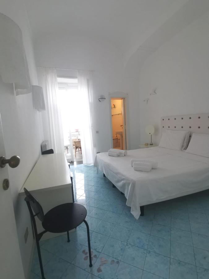 كابري Central Apartment Le Botteghe المظهر الخارجي الصورة