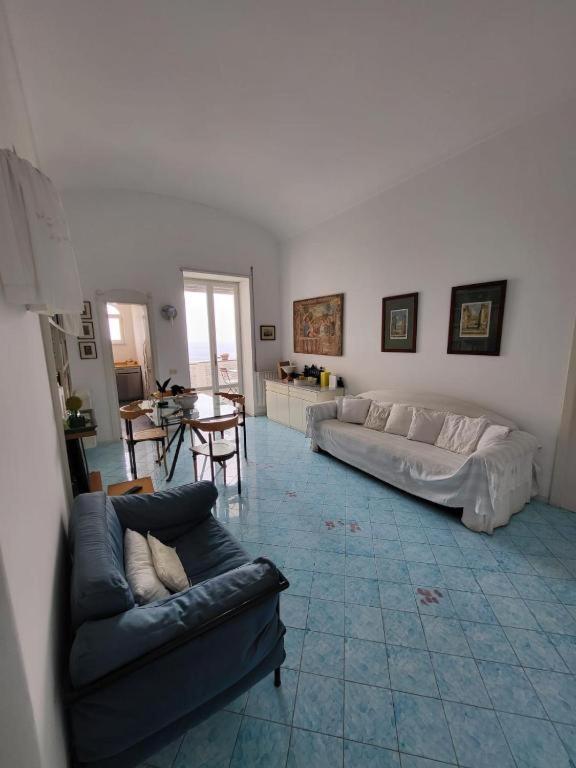 كابري Central Apartment Le Botteghe المظهر الخارجي الصورة
